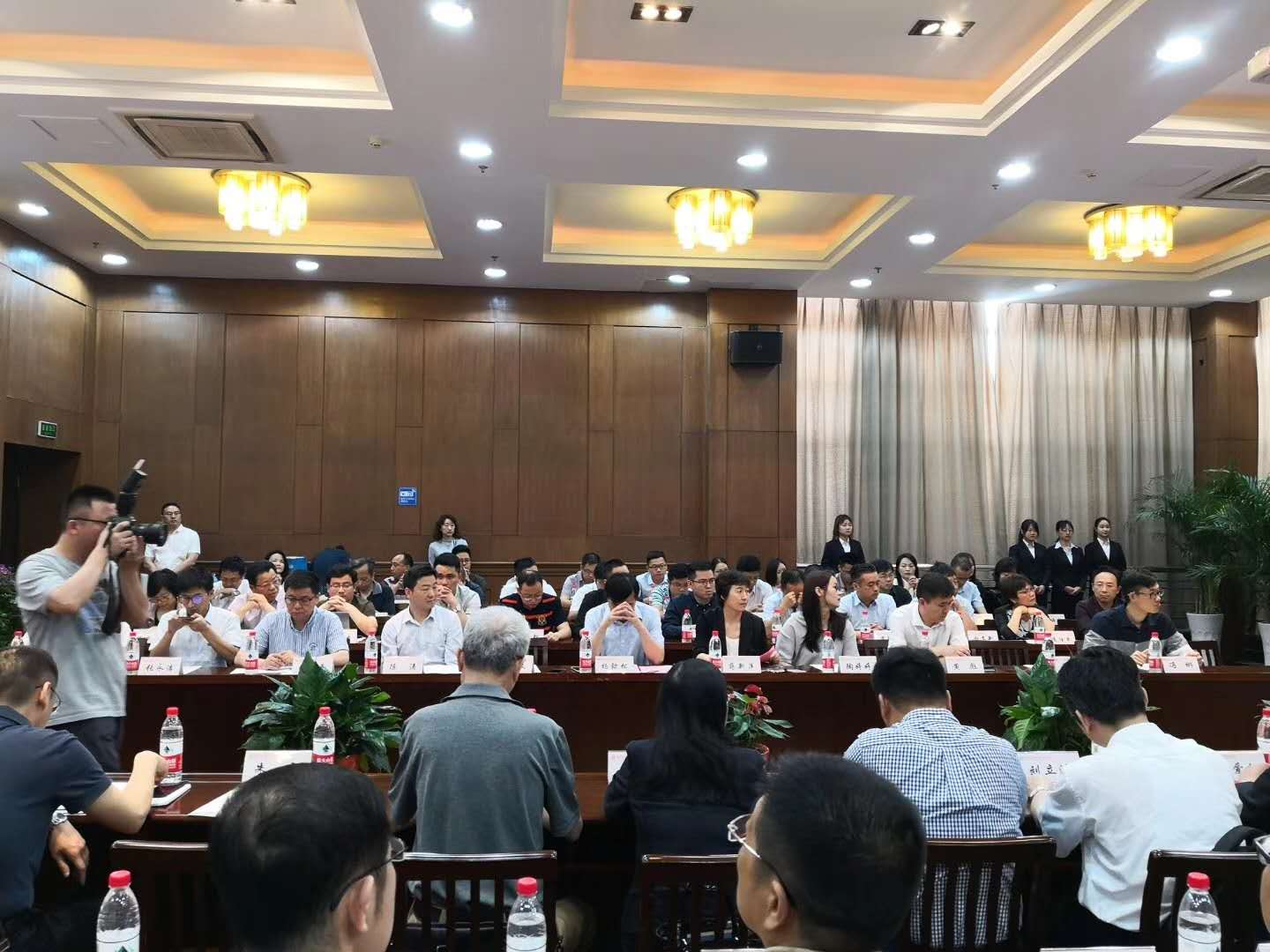 常州輕工職業(yè)技術(shù)學(xué)院聘請江蘇亮彩電子有限公司章九余總經(jīng)理為專業(yè)指導(dǎo)委員會(huì)委員